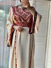 Elegant Offwhite Diamond Qabbah Thob With Manajil Details and Satin Details
